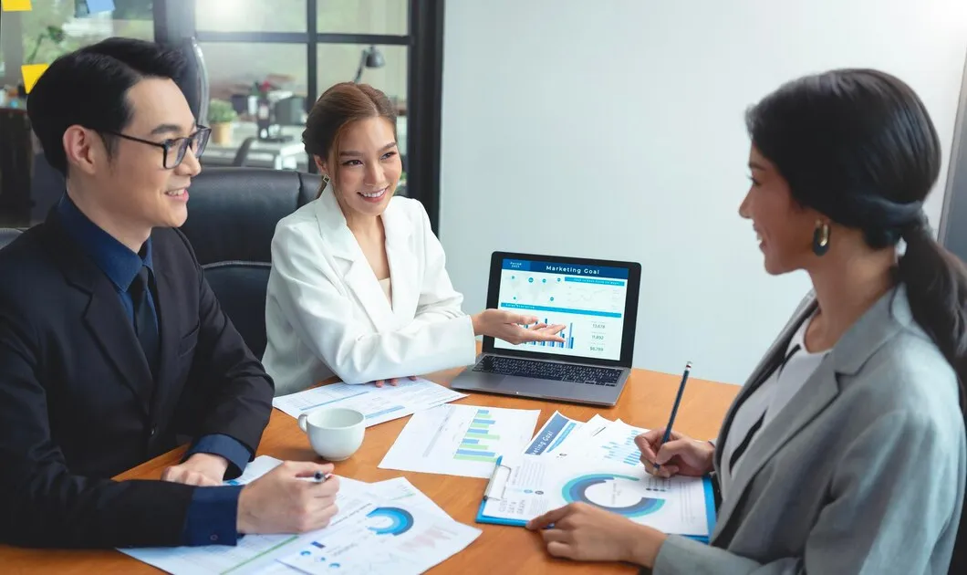 asian-business-people-meeting-ab